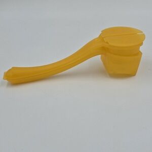 Tupperware Butter Up Corn On‎ The Cob Hugger With Salt And Pepper Shaker